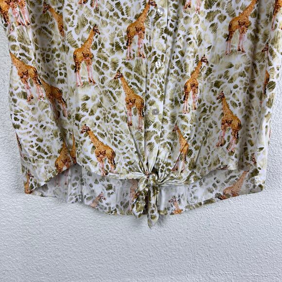 Jane + Delancey Giraffe Print Button Front Tie Hem Top Size L - Picture 4 of 5